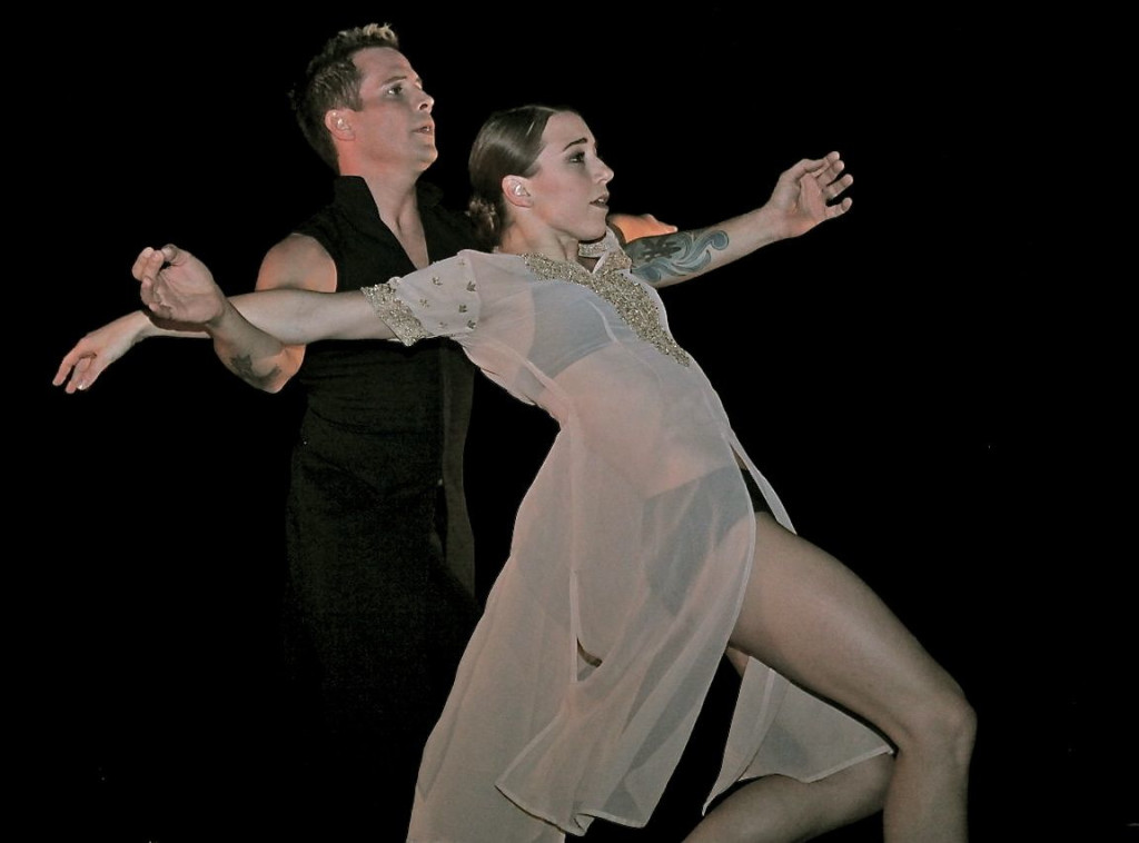 Sus Miradas. Choreography by Andrea Dawn Shelley.  Photo by Stephen de las Heras.