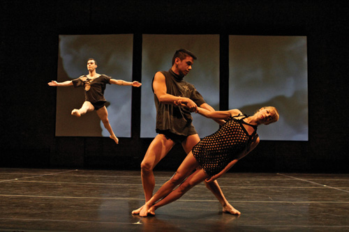 Stephen Petronio Company in Underland. PHOTO: JULIE LEMBERGER.