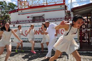 Wishing Well Dancers Tina Shariffskul, Shanon Adams, Mollie Miller, Prudence Sun, Daniel Adame  Photo by Ashley Horn